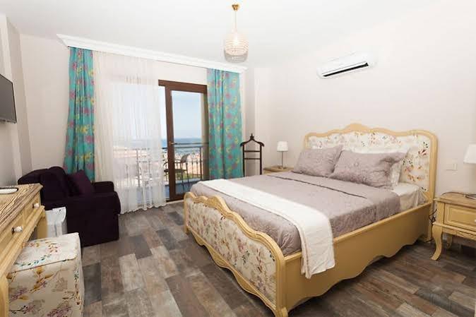 Niluefer Butik Otel (Adults Only) ไอวาลิค ภายนอก รูปภาพ